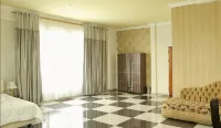 Bajau Bay Hotel & Resort - parking