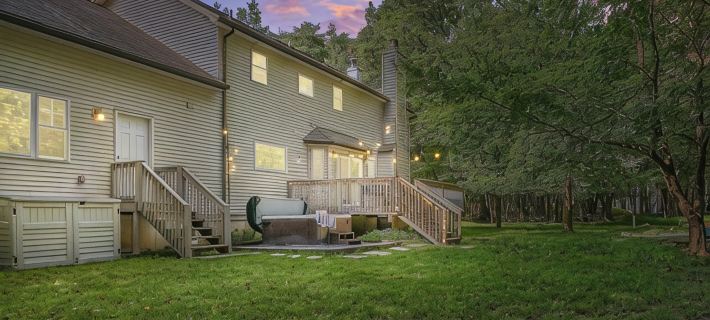 Beautiful, spacious getaway in Poconos Paradise with game room, hot tub & deck! Hotels in Penn Forest Township
