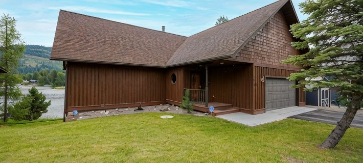 Your Lake Pend Orielle Get Away, beautiful waterfront home with private dock Hotels in Bonner County