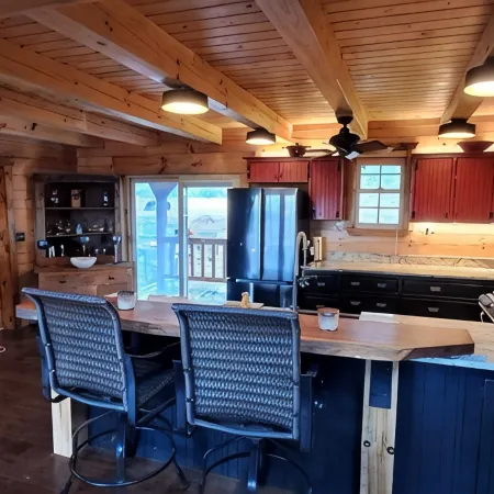 Luxurious cabin, mountain views near the  Smokies! Pet and family friendly!