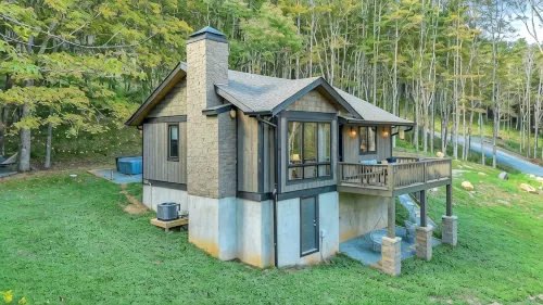 Mountain Cabin Oasis: hot tub&fire pit - シャレー