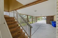 Private 5 Bed, 4.5 Bath w/ Elevator & Pool. Steps to the Beach & Close to Pier. - プール