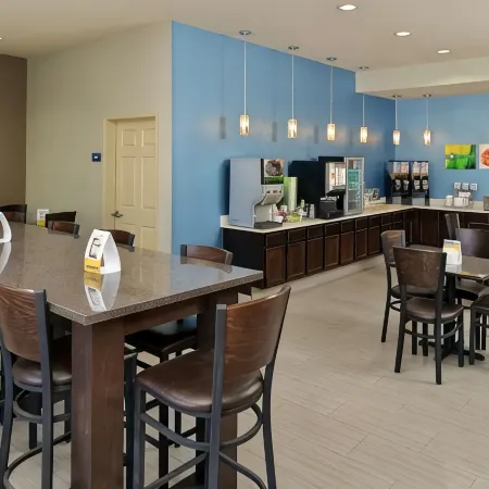 Western Inn & Suites