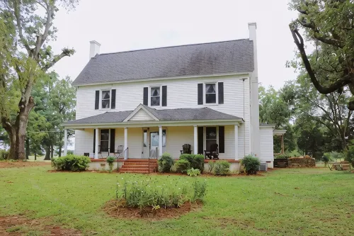 Historic Farm House on 400 Acre Cattle Farm near Clemson, SC - Boutique