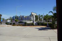 Beach Inn - Motels