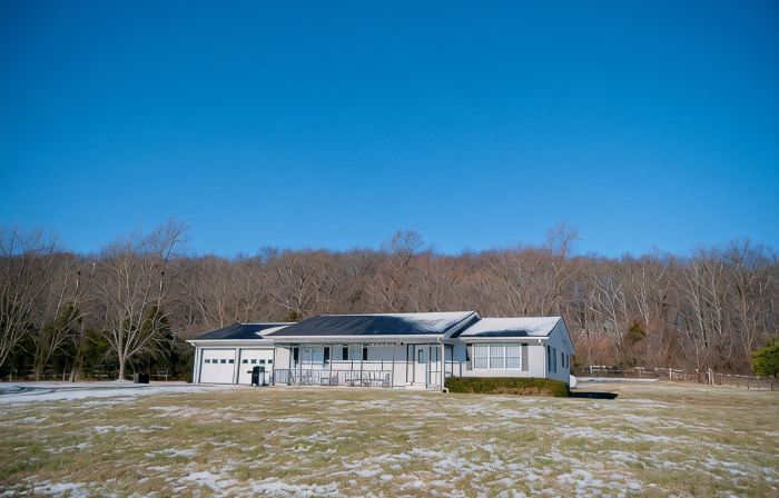 Minutes from WineTrail, Giant City, Shawnee Forest - Daily Deer Viewing - Rural
