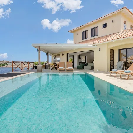 Luxury Villa Overlooking the Laguna Marina