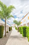 Oasis Beach Apartments - Airport Shuttle