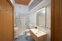 Oasis Apartment • Hot Tub & Parking - parking