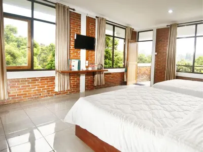 Puri Saras Family Garden Hotel Syariah Hotell i Gudangkahuripan