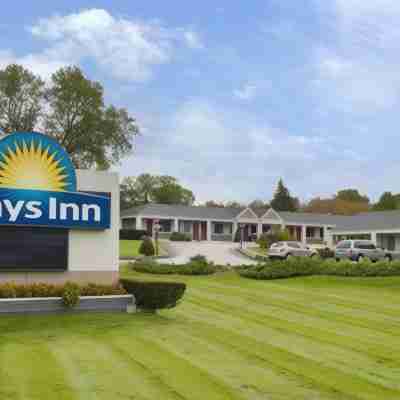 Days Inn by Wyndham Middletown Hotel Exterior