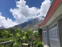 Mountain Escape Hotels in Karimabad