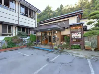 Youroukeikoku Onsenkyo Sagawa Ryokan - Parkplatz