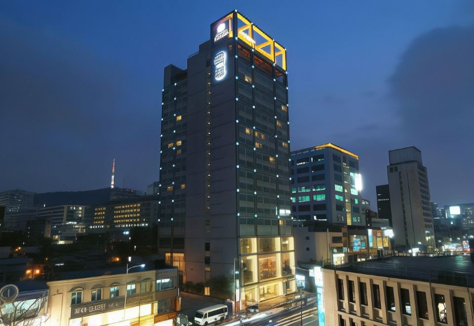 호텔 국도 객실 내부 및 욕실 이미지