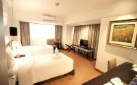 Grand Mahkota Hotel Hotels near Masjid A. Yani Mega Mall