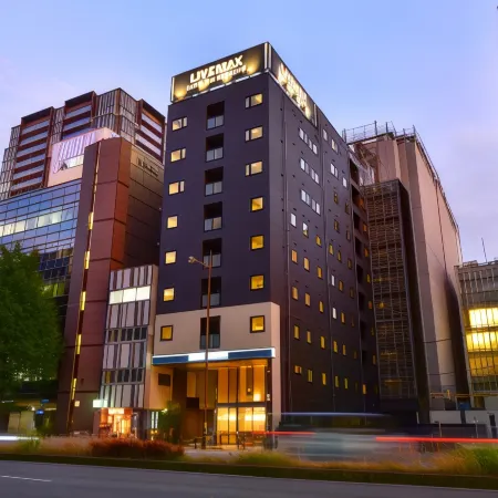 HOTEL LiVEMAX Fukuoka Tenjin West Отели рядом с достопримечательностью «Железнодорожная станция Акасака»