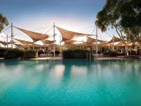 Sails in the Desert - Uima-altaat