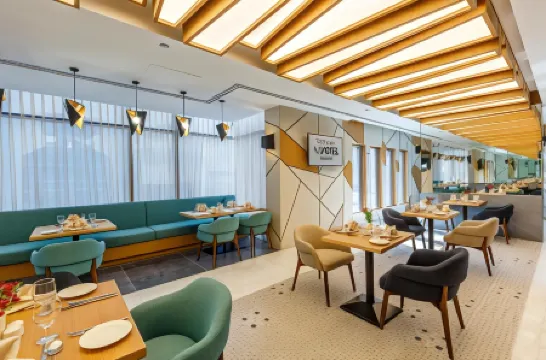 S19 Hotel-Al Jaddaf Metro Station