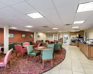 Comfort Suites Airport Charles Koch Arena 주변 호텔