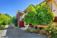 Lake Wendouree Luxury Apartments Hotels in Delacombe
