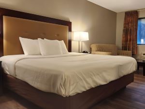 Econo Lodge Inn & Suites