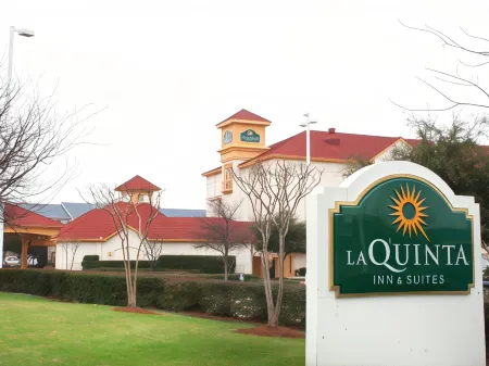 La Quinta Inn & Suites by Wyndham Dallas Plano West