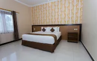 Sylvia Hotel Maumere Hotels near Frans Xavier Seda Airport