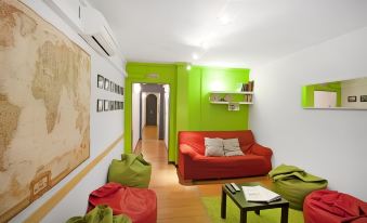 Diagonal House Hostel