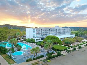 Ninos Grand Beach Hotel & Resort