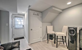 Modern DC Apartment ~ 6 Mi to National Mall!