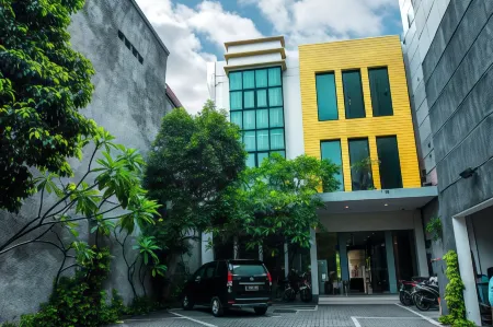 N Hotel Harmoni Jakarta Отели рядом с достопримечательностью «Мечеть Истикляль»