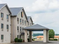 Super 8 by Wyndham Uniontown PA Hôtels à : Wharton Township