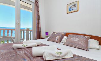 Apartments Neve - 100 m from Beach