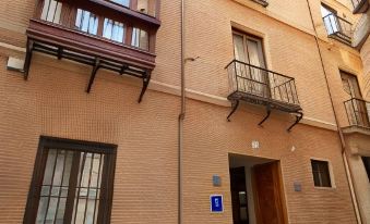 6. Hotel Bo..
