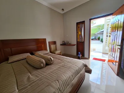 Kaliu Kostel Pacitan Hotels in Ploso