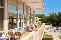 Hotel Aurora Plava Laguna فنادق في Katoro
