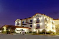 Quinta Dorada Hotel & Suites Hotels in Сальтільйо