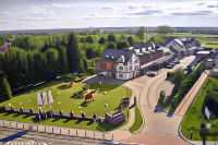 Artis Hotel & Spa Hotels near Galeria Zamojska