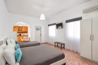 Villa Kavallaris & Apartments Hotels near سانتوريني