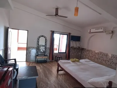 Leon Hide Out Guest House Hotels near Goa Dabolim Airport