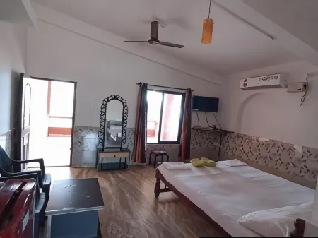 Leon Hide Out Guest House