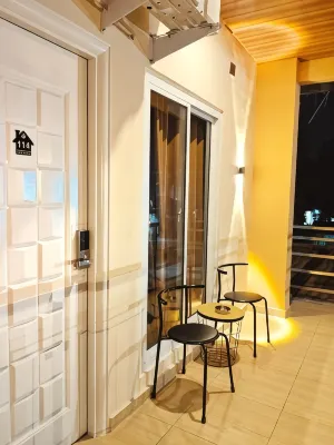 Al-Kiswah Syariah Guest House Blitar – Hotel Syariah, Tenang, Nyaman & Bersih Dekat Alun-Alun, Stasiun & tempat Wisata - parkir