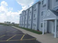 Microtel Inn by Wyndham Champaign - parking