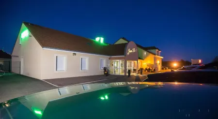 Logis Jum'Hotel Отели в г. Шалендре