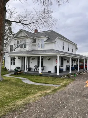 Hudson House Bed and Breakfast - Homestays
