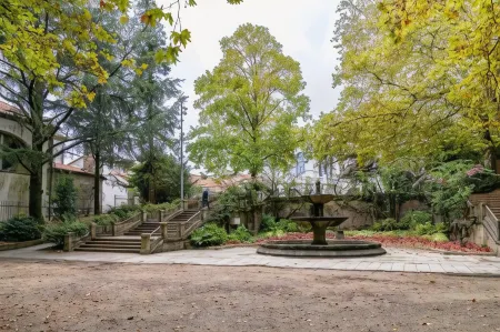 limehome Santiago de Compostela Отели рядом с достопримечательностью «Miradoiro Costa Vella»