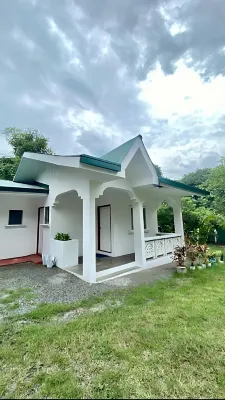 La Casa Blanca Binoclutan Beach Resort Hotels near Masinloc Church