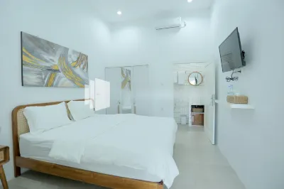 Pringgading Surf Camp Mitra RedDoorz Hotels near SARI RASA 3