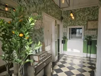Avis Hotel