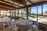 Logos Hotel in Yad Hashmona - Parkering